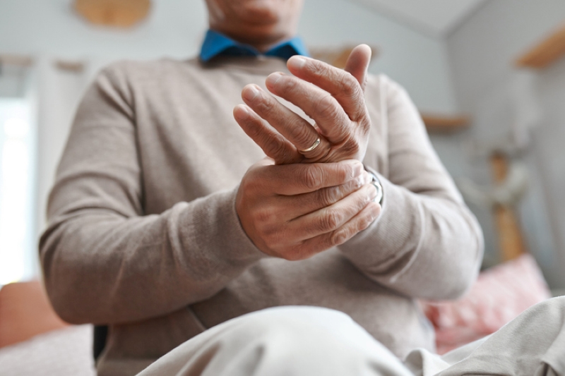 patient holding hands with pain